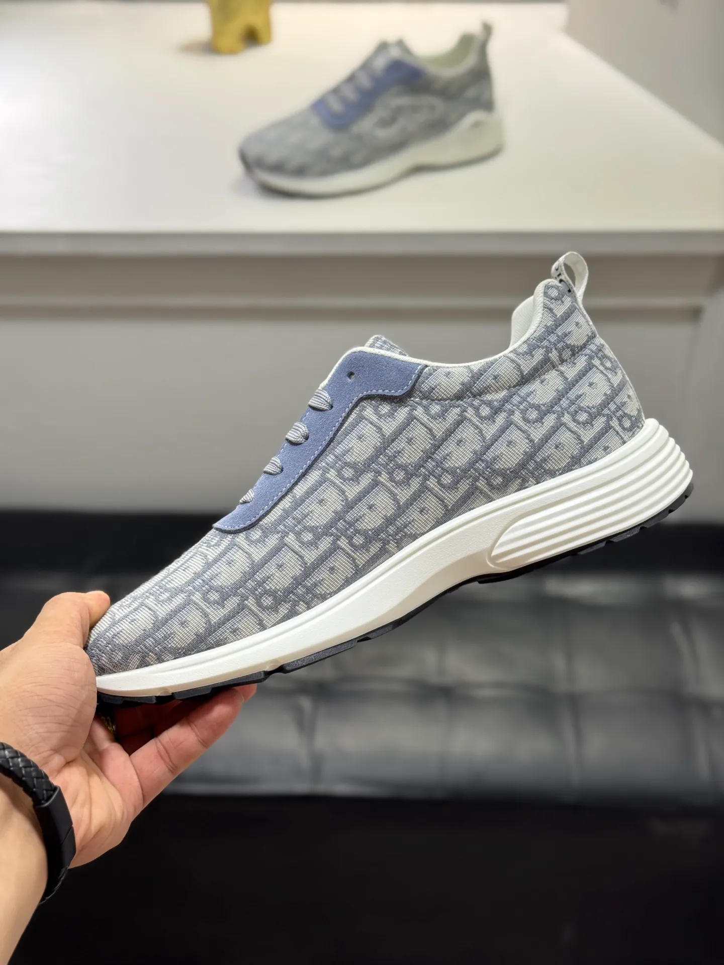 Men's shoes 💰420 [New style] 🏵️🏵️Original quality! Dior🔥Christan Dior (Dior) hot style [new style]⚠⚠️Top purchasing agent🔍🔍Men's HK counters are on sale simultaneously. Sole: The original sole is specially provided by the original factory. The exclusive movable molded sole is super comfortable. The original factory follows the order. 🔍🔍The high-quality multi-color splicing design is exquisite and unique, with canvas upper and mesh lining💪Details determine the quality. We only make shoes with care. You can go in and out of the counter at will. Welcome to compare🇮🇹Size: 38-44 (45 customized)
